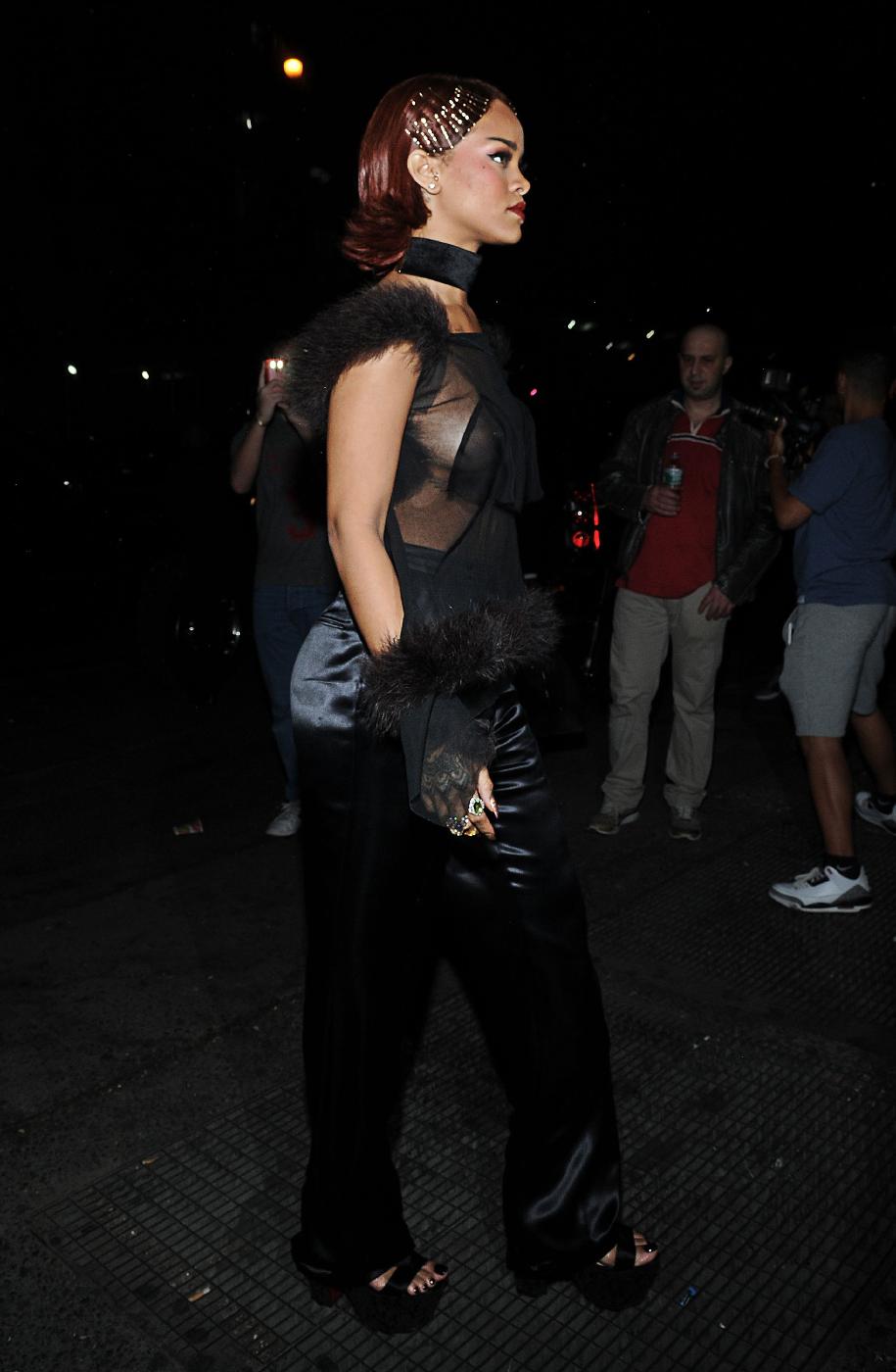 rihanna candid see through nipple slip photos leaked mwfpma influencers gonewild