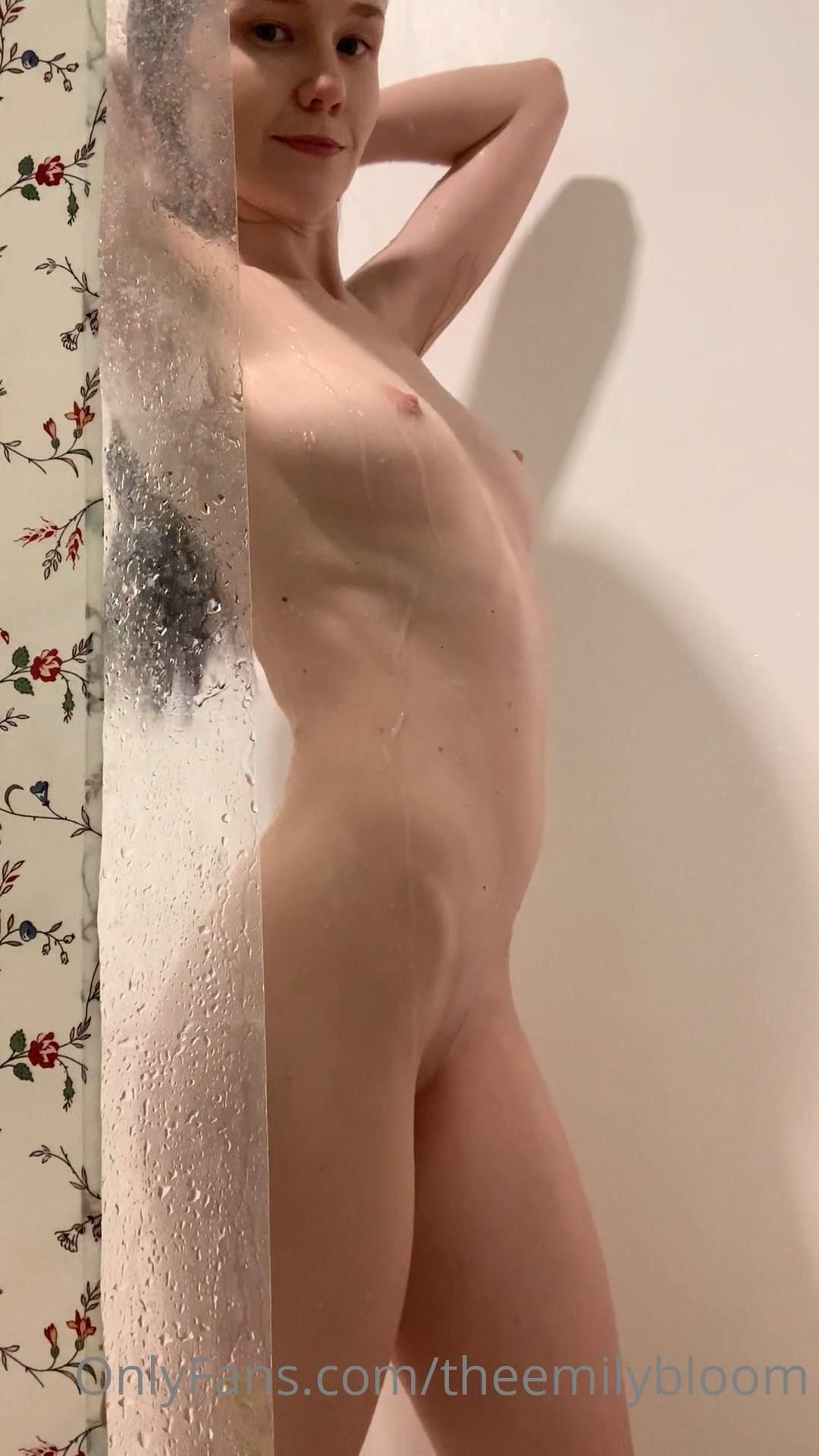 emily bloom nude shower pussy onlyfans video leaked riumvk influencers gonewild