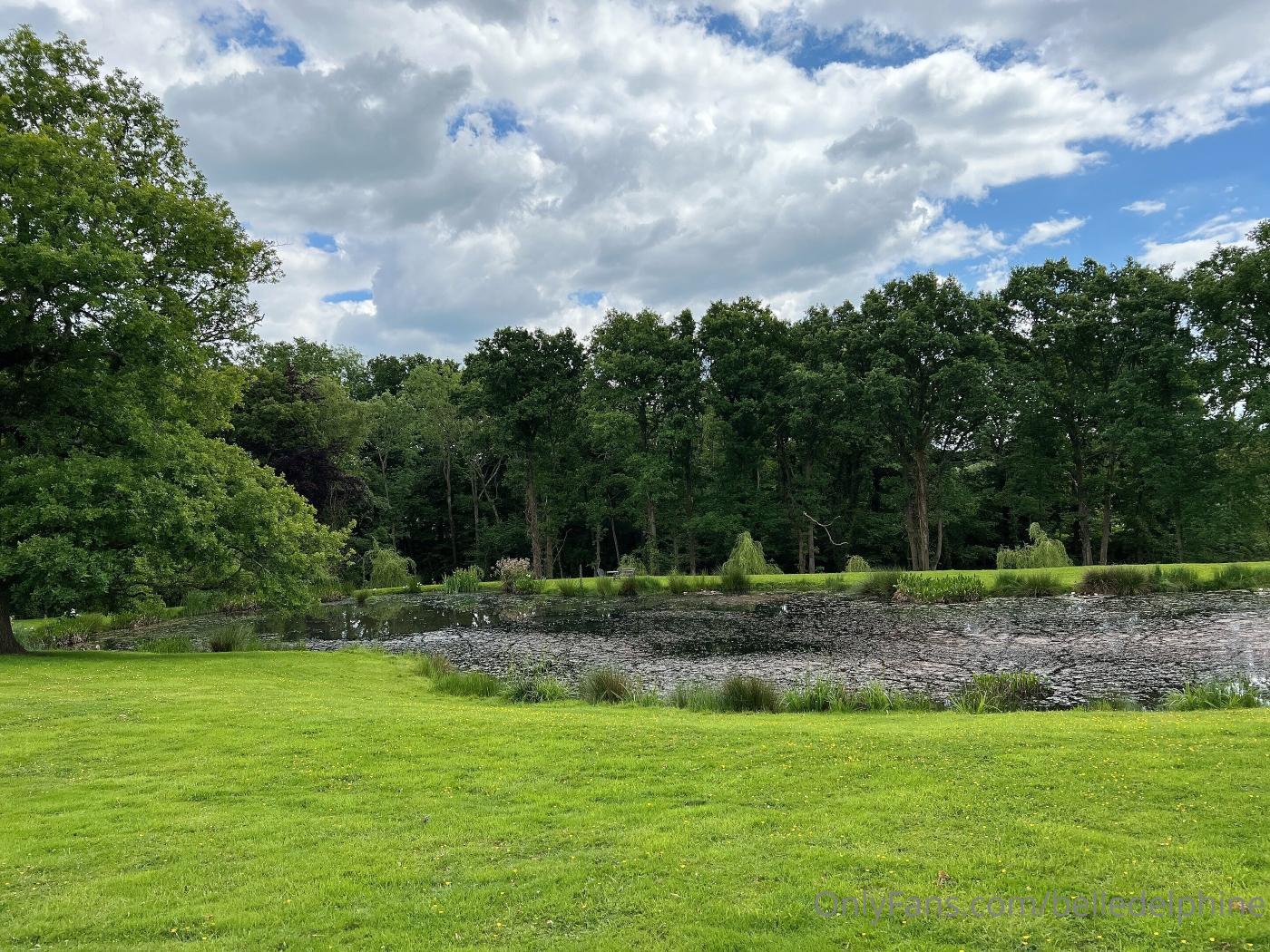 belle delphine pub lunch onlyfans set leaked ywmnqu influencers gonewild