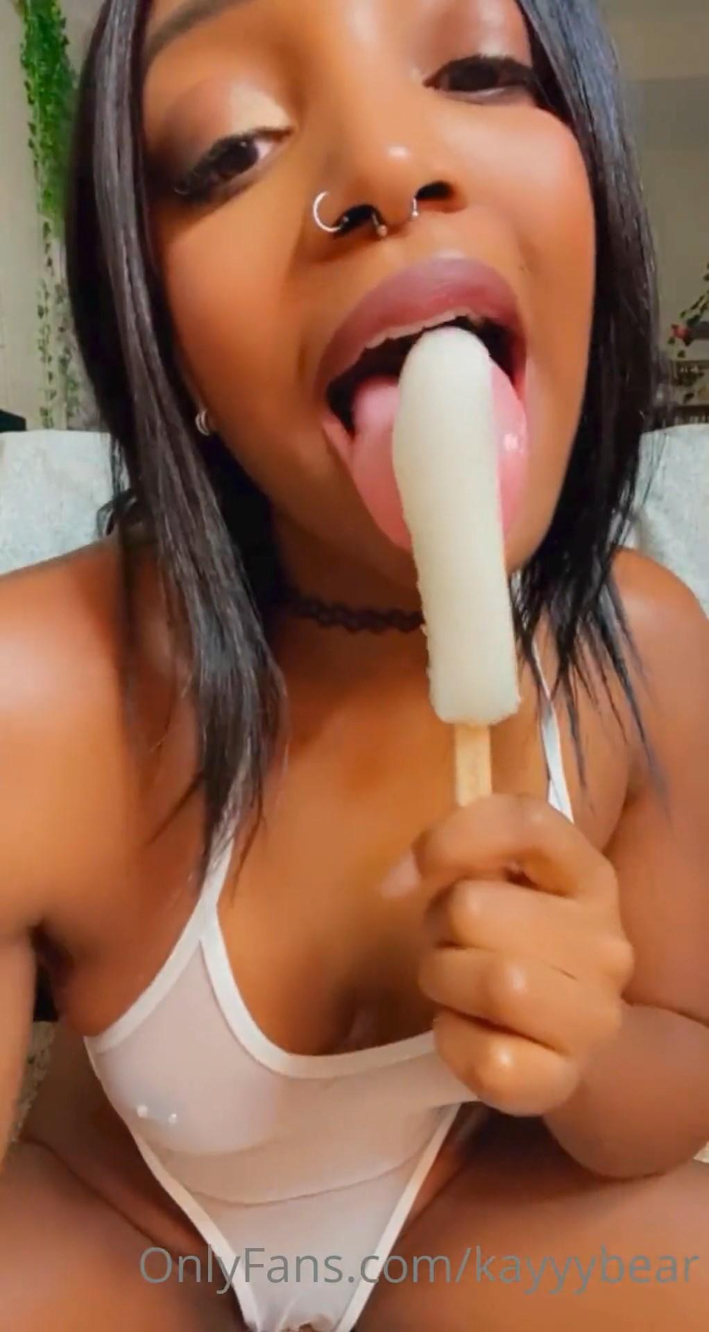 kayyybear_popsicle_blowjob_masturbation_onlyfans_video_leaked-avnipn-influencers-gonewild kayyybear popsicle blowjob masturbation onlyfans video leaked avnipn influencers gonewild