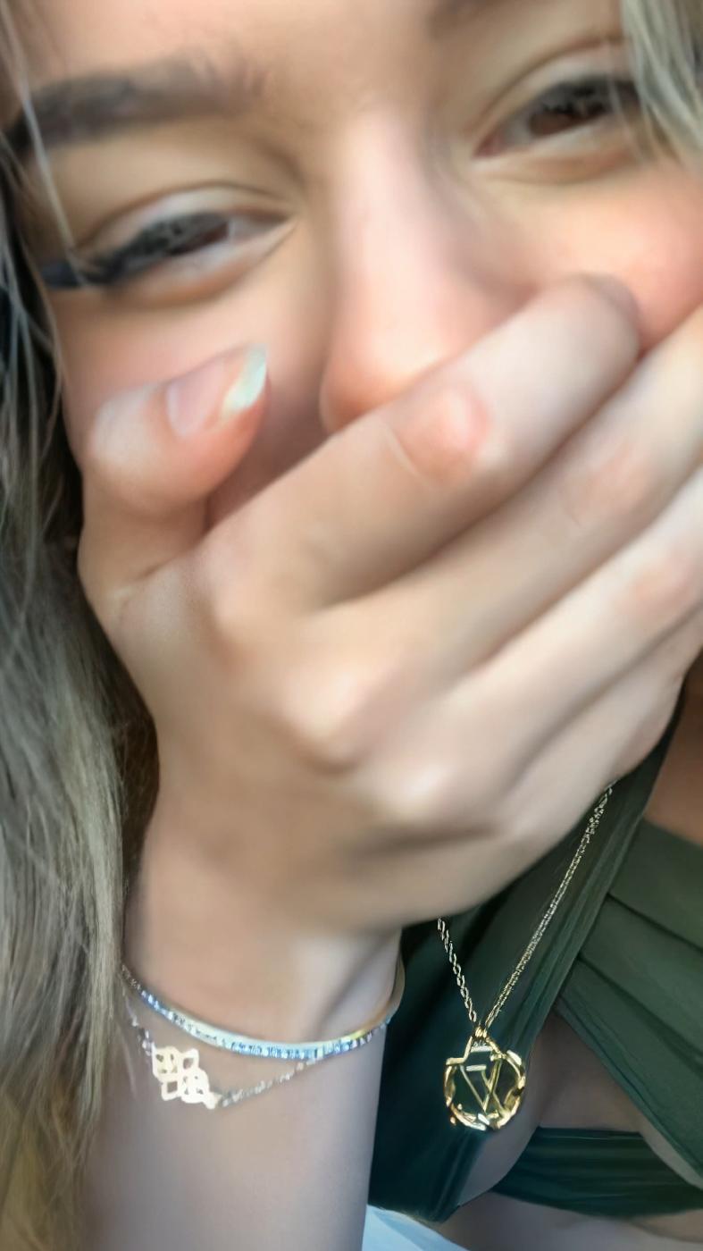 lea elui ginet nipple slip instagram livestream leaked alecax influencers gonewild