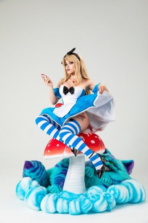 kalinka fox alice in wonderland cosplay video leaked xcnqoa influencers gonewild