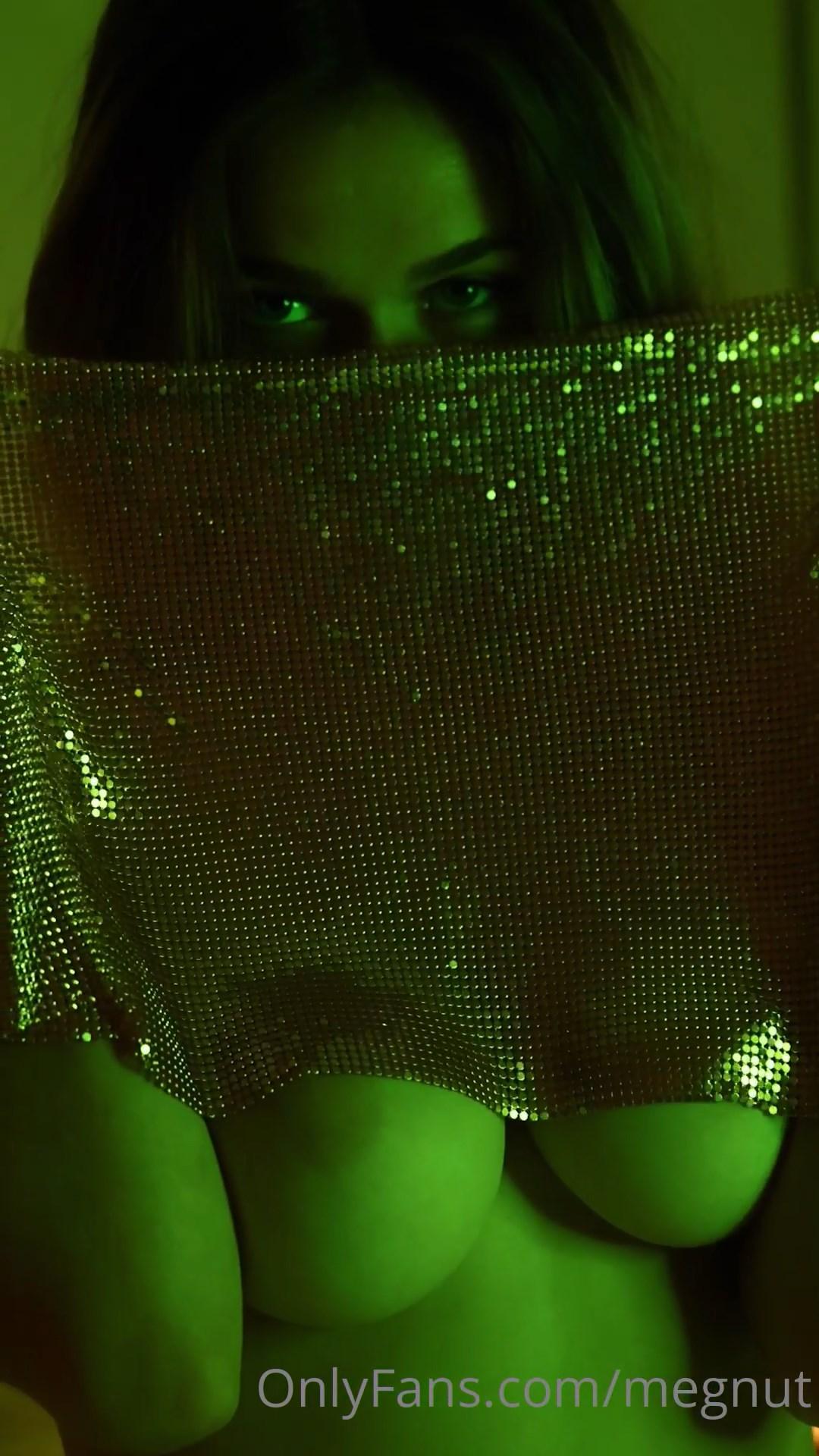 megnutt02 nude topless hotel onlyfans video leaked hewfal influencers gonewild