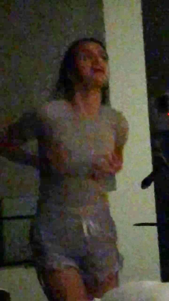 selena gomez boob squeeze video leaked ggyuig influencers gonewild