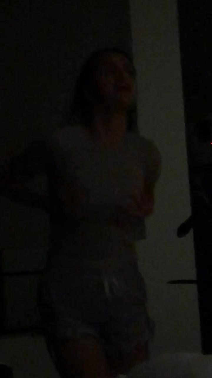 selena gomez boob squeeze video leaked qntbxa influencers gonewild