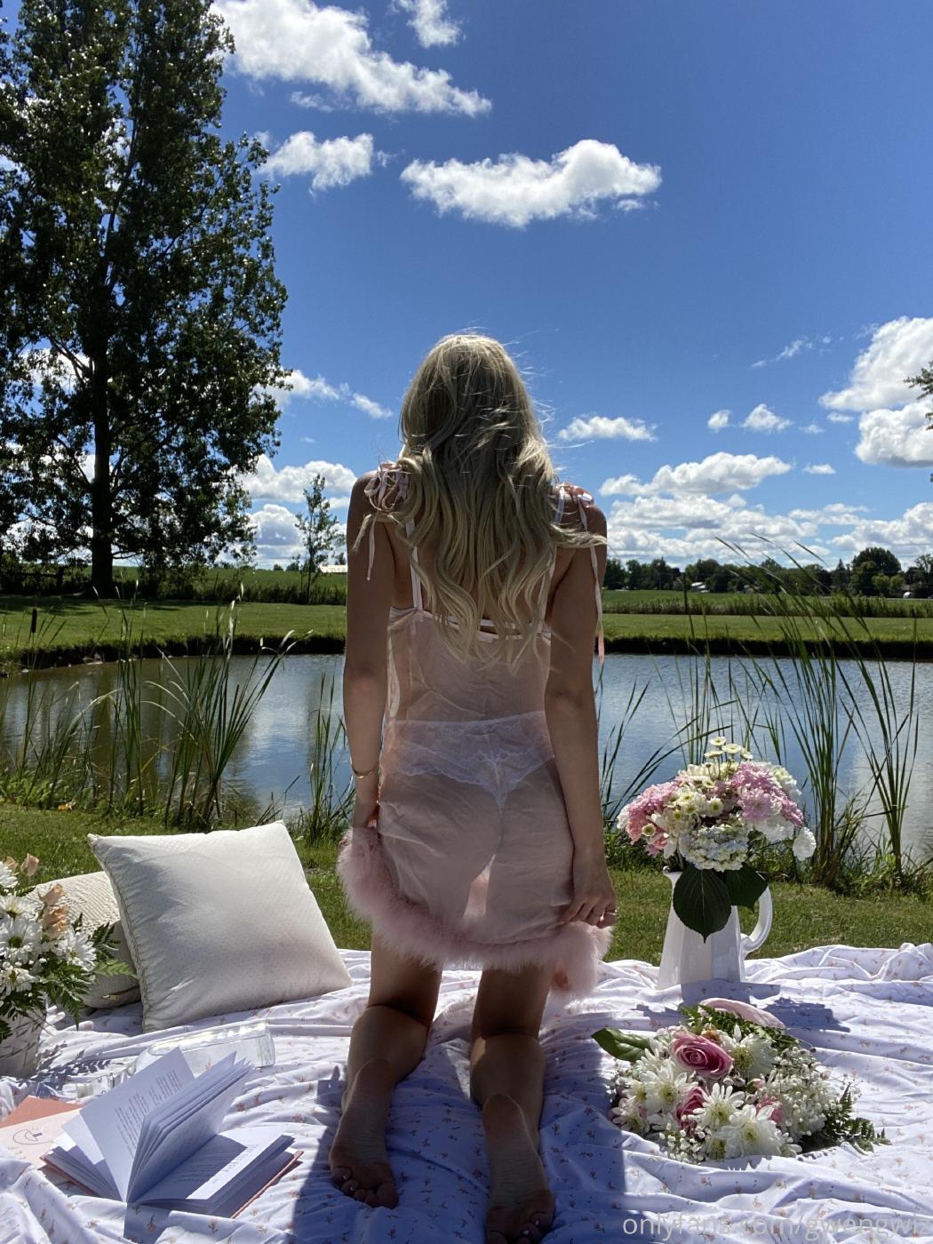 gwengwiz nude onlyfans picnic set leaked mccchz influencers gonewild